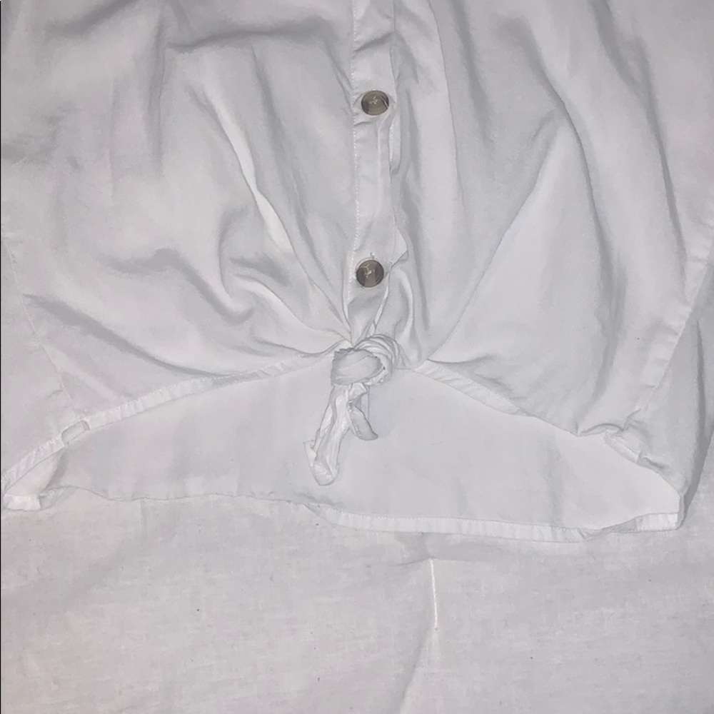White blouse - Picture 5 of 6